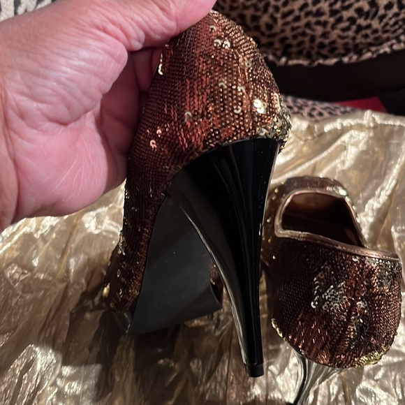 Bronze/gold sequined dress shoes brand new no tags - Picture 5 of 10